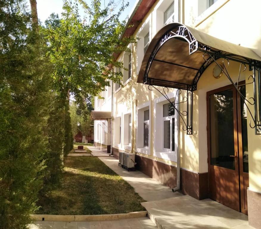 Hotel Admiral Termez Exterior foto